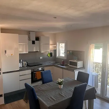 New, Bright, Cozy With View Апартаменты