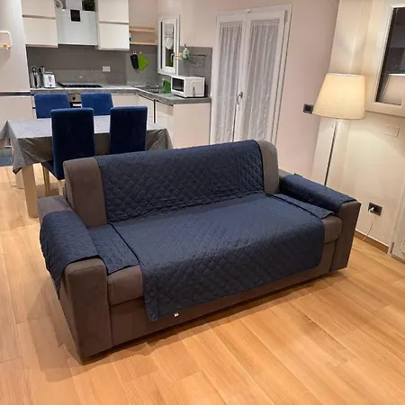 شقة New, Bright, Cozy With View *