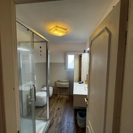 New, Bright, Cozy With View 아파트